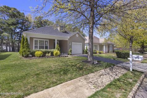 18 Amberwinds Court Lakewood NJ 08701