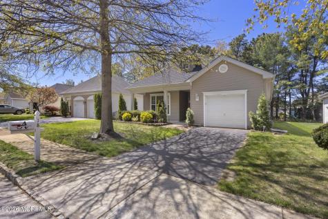 18 Amberwinds Court Lakewood NJ 08701