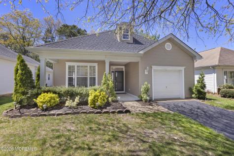 18 Amberwinds Court Lakewood NJ 08701