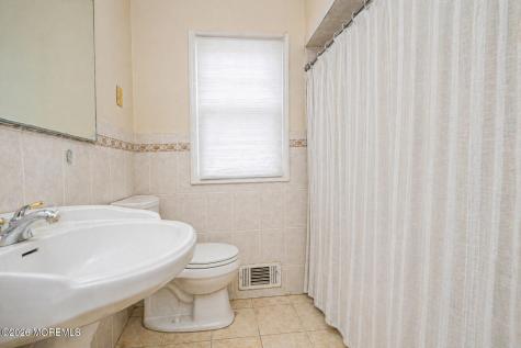 74 Center Avenue Leonardo NJ 07737
