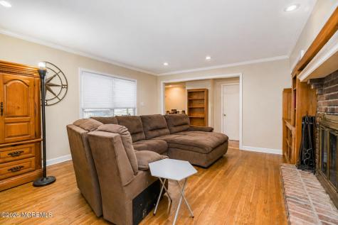 74 Center Avenue Leonardo NJ 07737