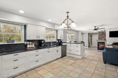 4 Twain Drive Allentown NJ 08501