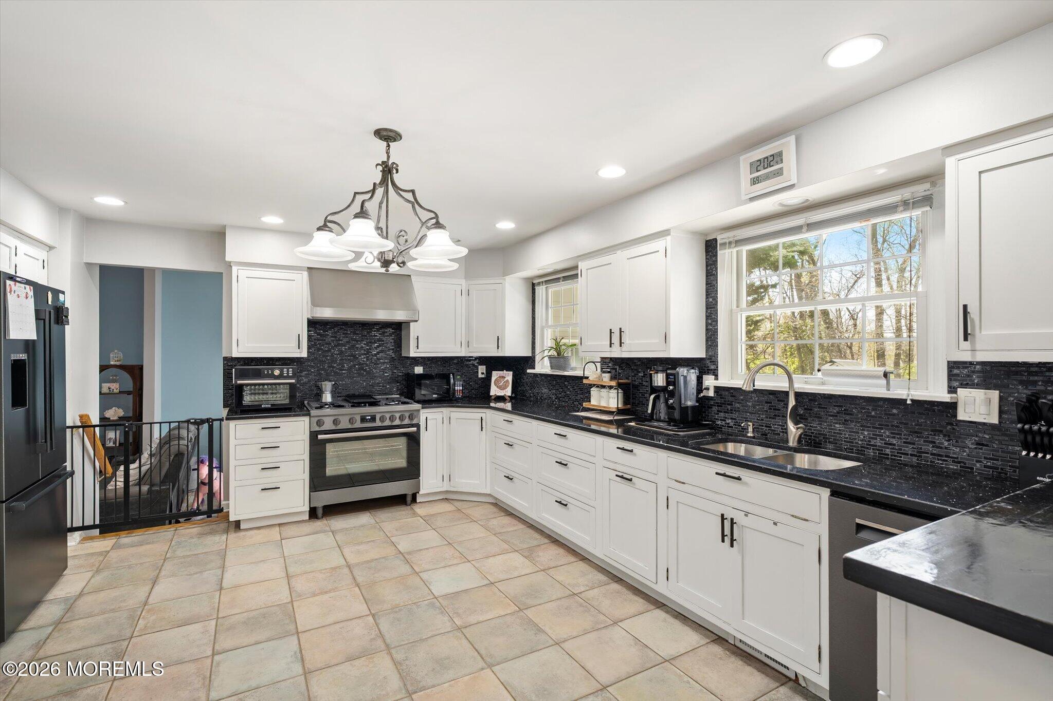 4 Twain Drive Allentown NJ 08501