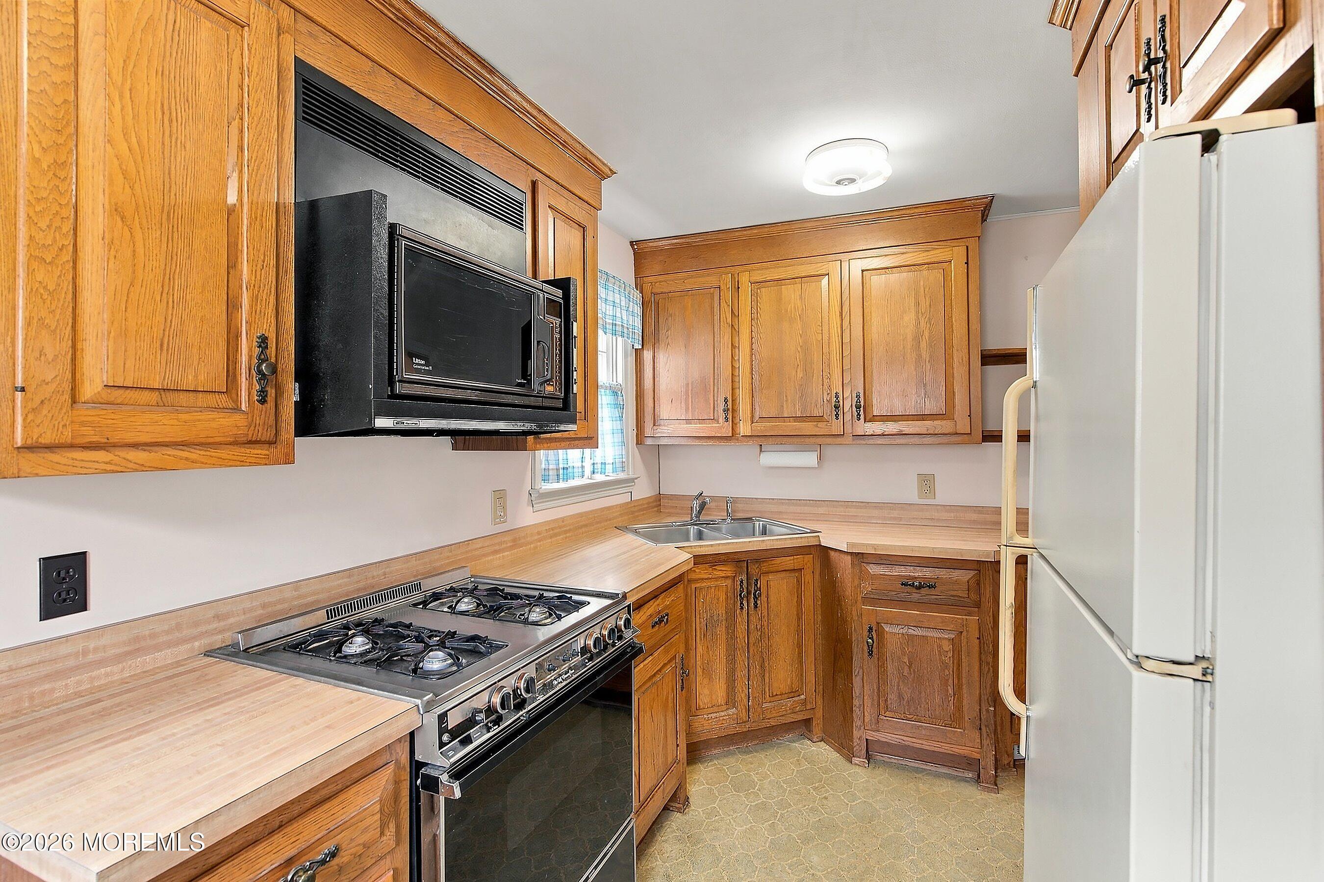 78 Clinton Avenue Eatontown NJ 07724