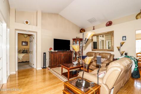 1033A Thornbury Lane Manchester NJ 08759