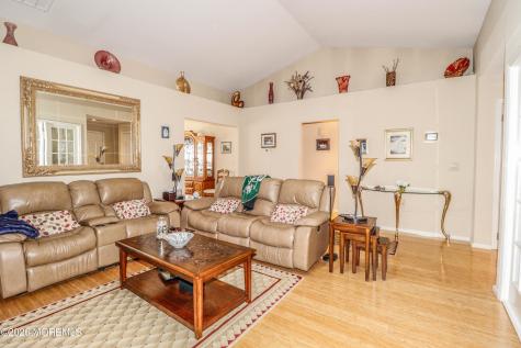 1033A Thornbury Lane Manchester NJ 08759