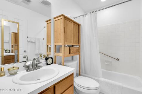 53 Farnworth Close Freehold NJ 07728