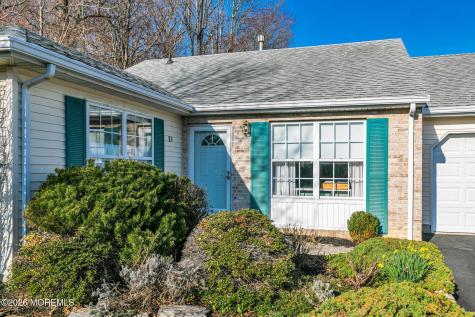 53 Farnworth Close Freehold NJ 07728
