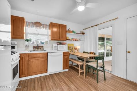 53 Farnworth Close Freehold NJ 07728