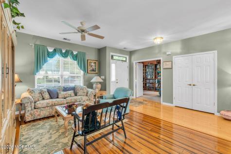 4 Chamber Lane Columbus NJ 08022