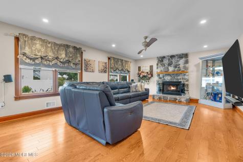 9 Yosemite Road Howell NJ 07731