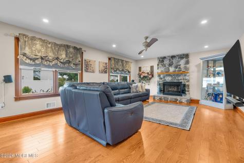 9 Yosemite Road Howell NJ 07731