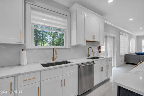 8 Sarah Lane Eatontown NJ 07724