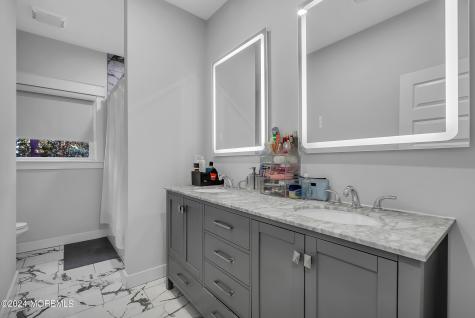 8 Sarah Lane Eatontown NJ 07724