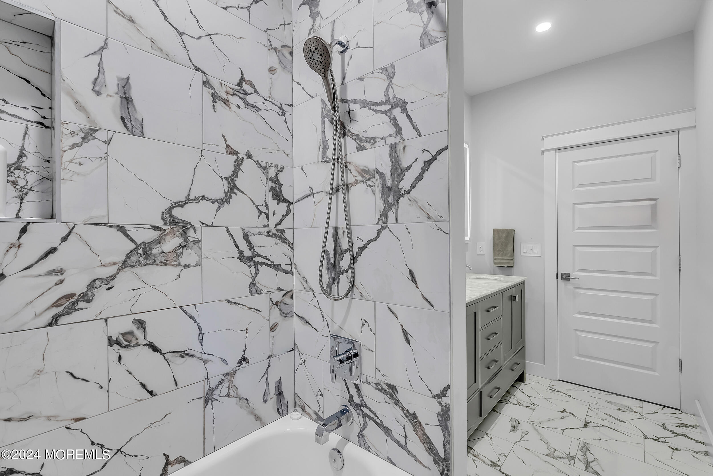 8 Sarah Lane Eatontown NJ 07724