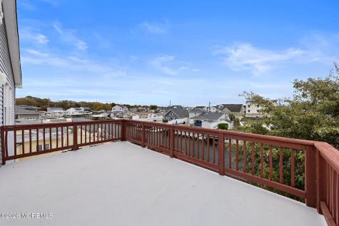 11 Betty Drive Manahawkin NJ 08050