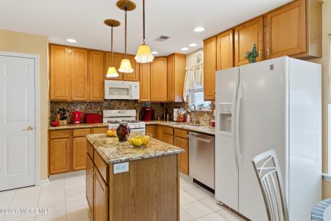 25 Ivy Hill Road Lakewood NJ 08701