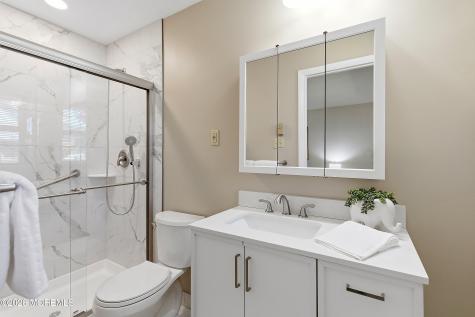 21 Cambridge Circle Manchester NJ 08759