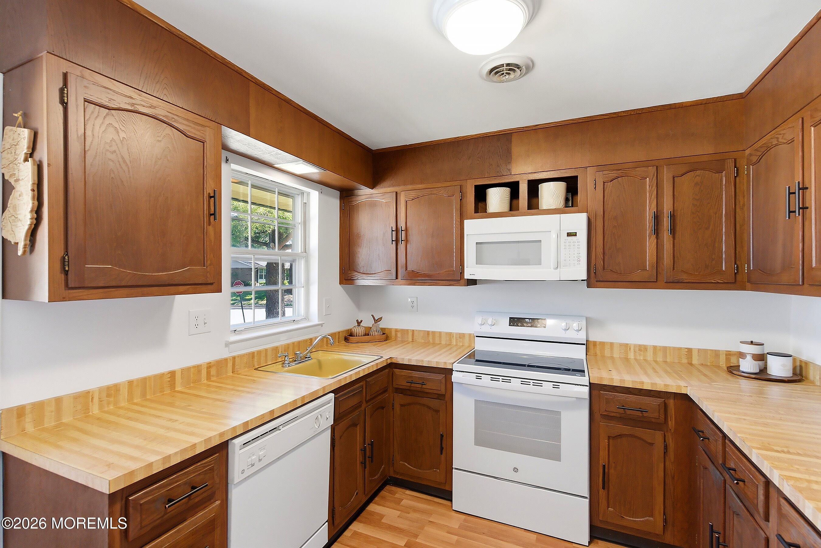 21 Cambridge Circle Manchester NJ 08759