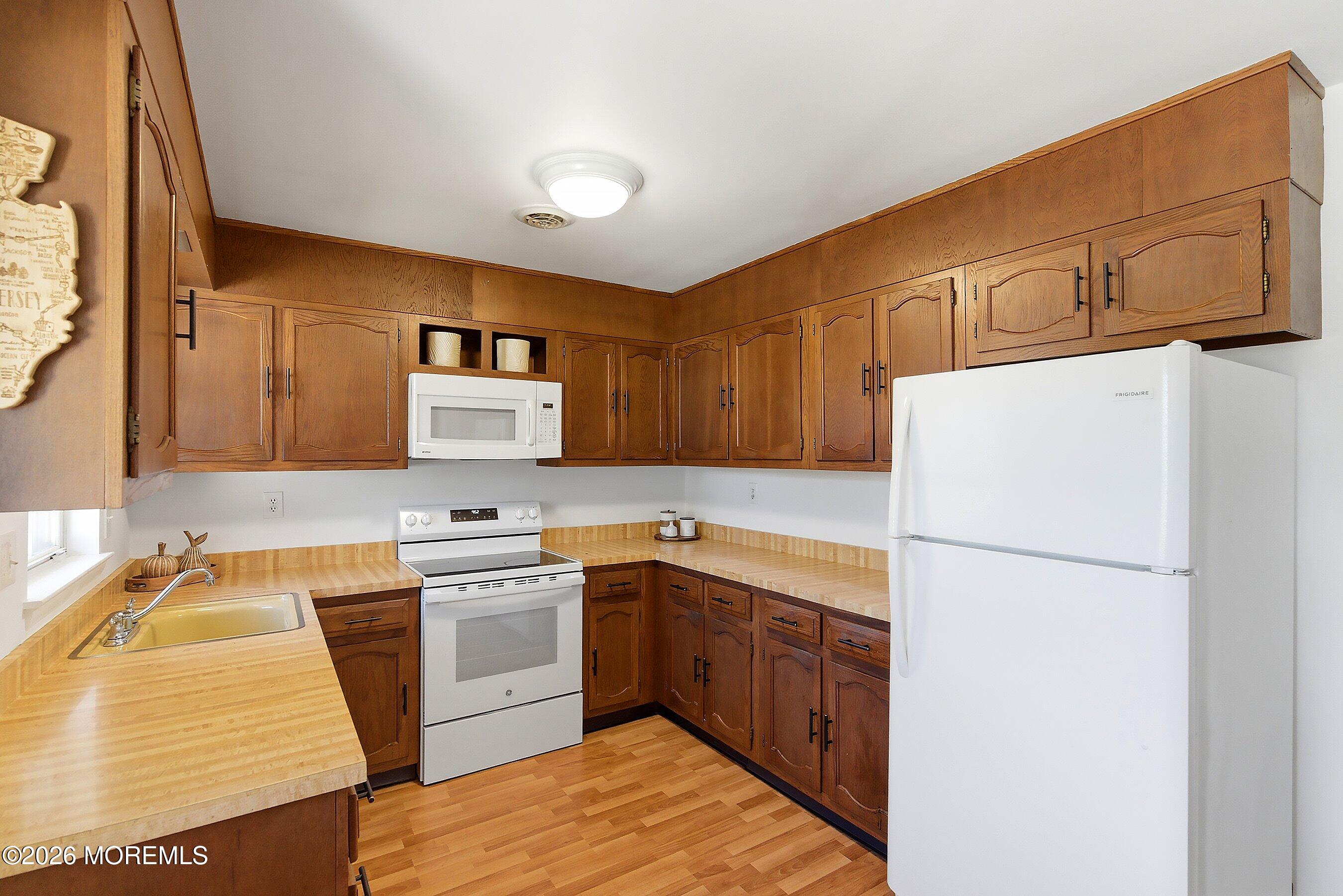 21 Cambridge Circle Manchester NJ 08759