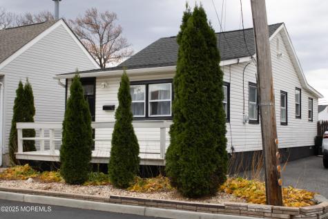 814 5th Street Union Beach NJ 07735
