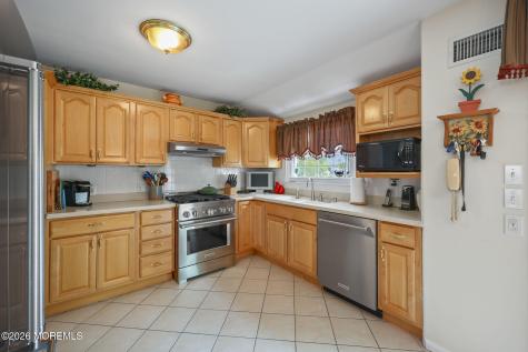 8 Dover Court Hazlet NJ 07730