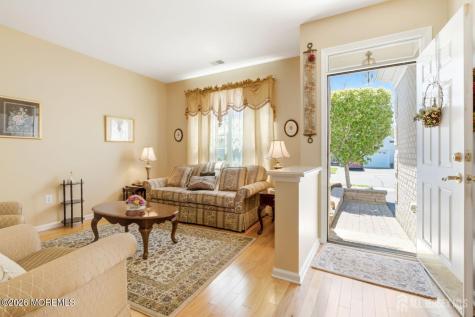 16 Barbaras Way Jackson NJ 08527