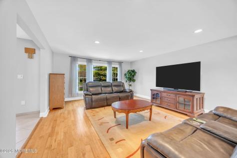 8 Glendale Drive Manalapan NJ 07726