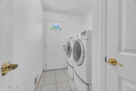8 Glendale Drive Manalapan NJ 07726