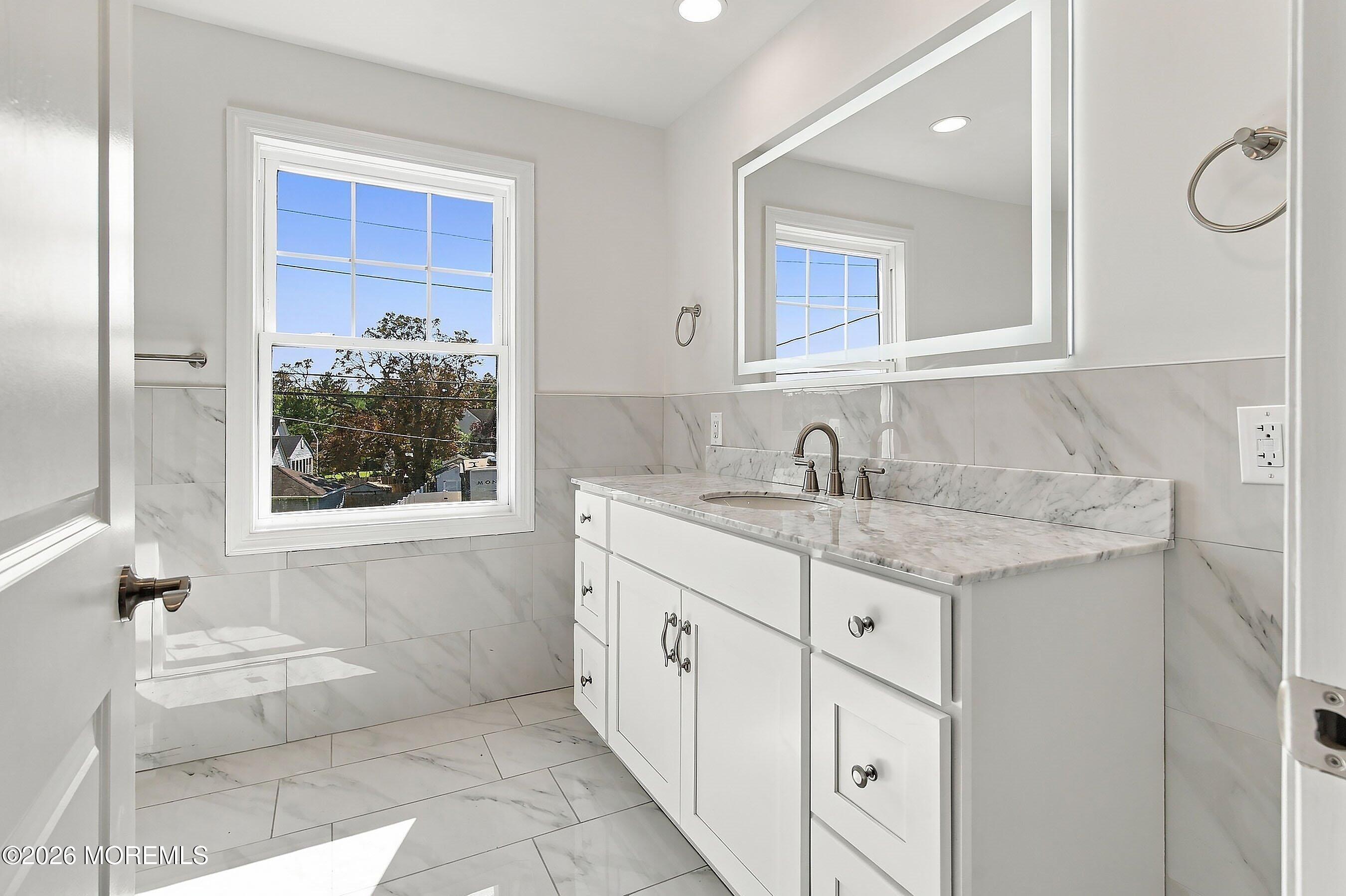35 Hamilton Avenue Leonardo NJ 07737