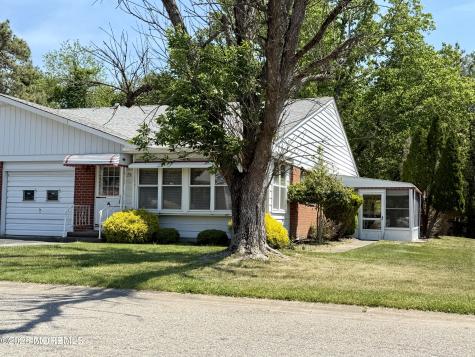 16 Franklin Lane Whiting NJ 08759
