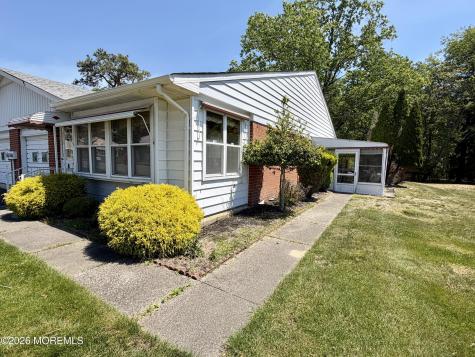 16 Franklin Lane Whiting NJ 08759