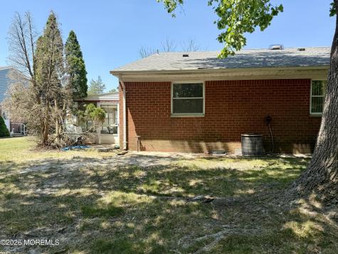16 Franklin Lane Whiting NJ 08759
