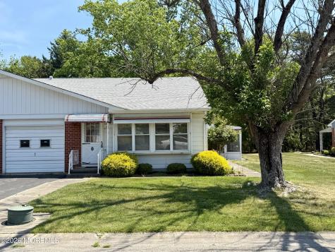 16 Franklin Lane Whiting NJ 08759