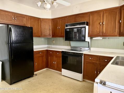 16 Franklin Lane Whiting NJ 08759