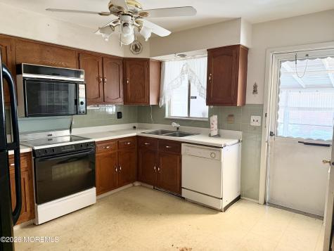 16 Franklin Lane Whiting NJ 08759