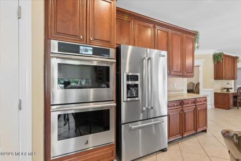 828 Dancer Lane Manalapan NJ 07726