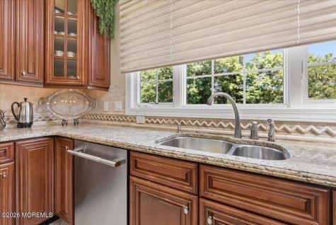 828 Dancer Lane Manalapan NJ 07726