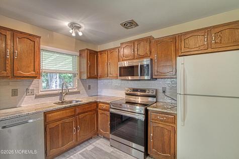 16 Hudson Parkway Whiting NJ 08759