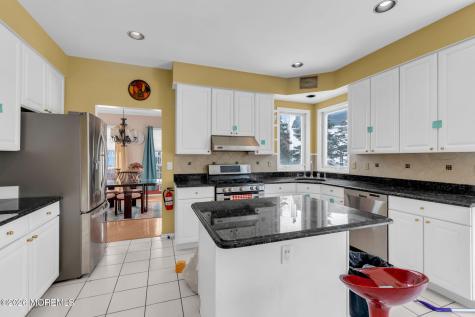 18 Lysbeth Lane Matawan NJ 07747