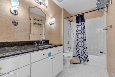 18 Lysbeth Lane Matawan NJ 07747