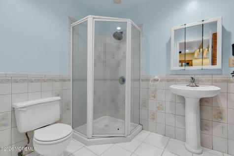 18 Lysbeth Lane Matawan NJ 07747
