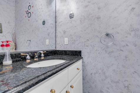 18 Lysbeth Lane Matawan NJ 07747