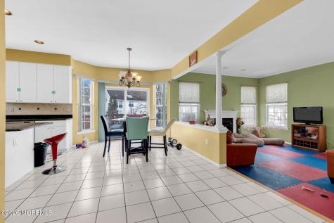 18 Lysbeth Lane Matawan NJ 07747