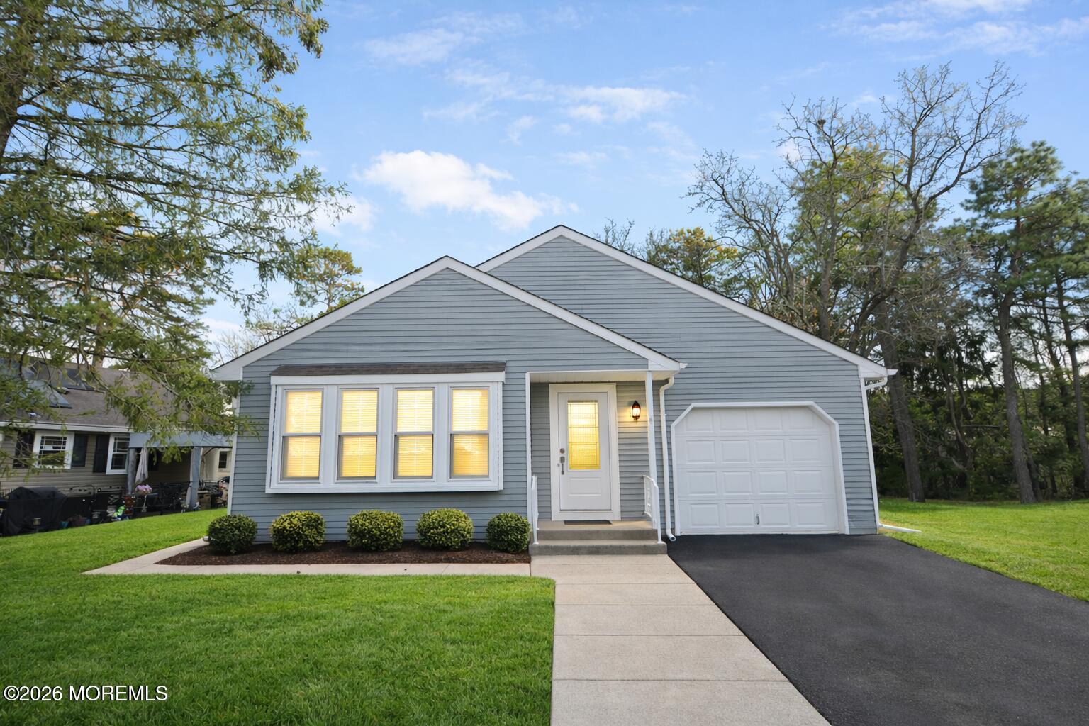 8 Abbey Lane Manchester NJ 08759