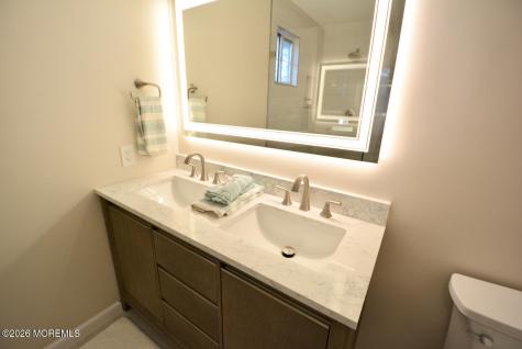 8 Abbey Lane Manchester NJ 08759