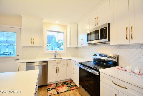 8 Abbey Lane Manchester NJ 08759