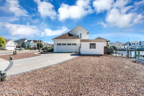 30 Peaksail Drive Bayville NJ 08721