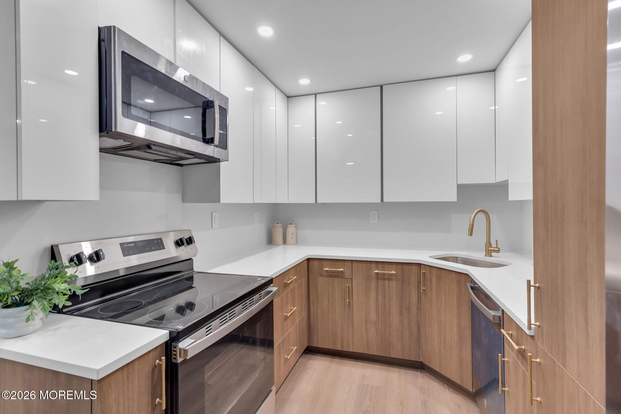 842E Inverness Court Lakewood NJ 08701
