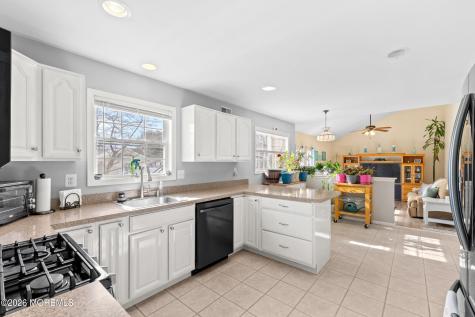 1409 Cable Avenue Beachwood NJ 08722